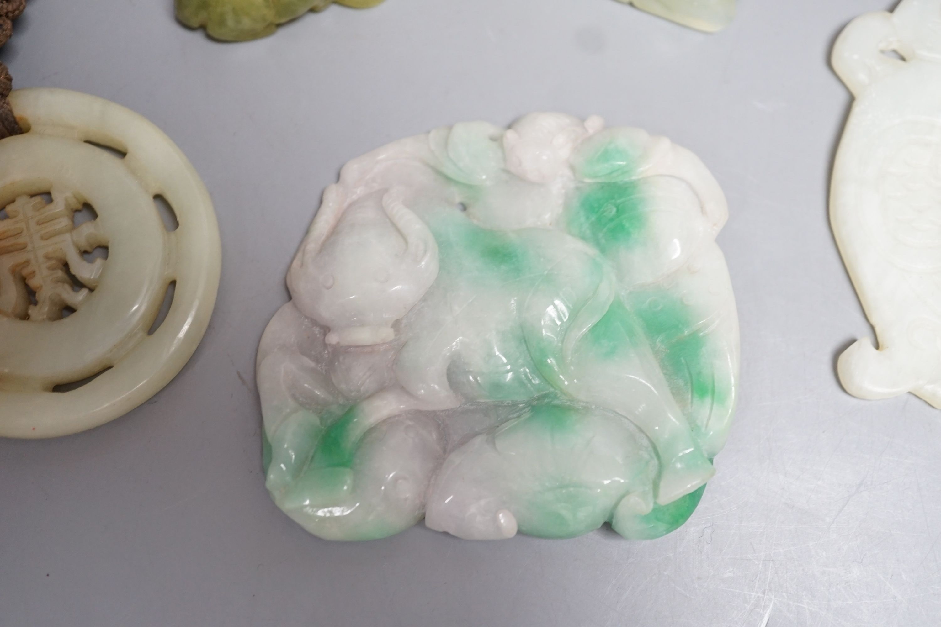 A group of various jade/hardstone carvings